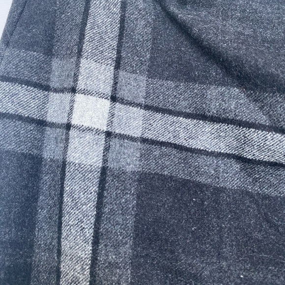 Aritzia checkered print skirt in size 6. Excellent condition! - Picture 3 of 4